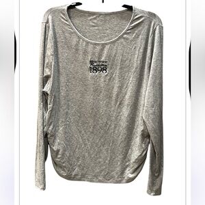 Gray Graphic Tee with New York Manhattan 1898 Design